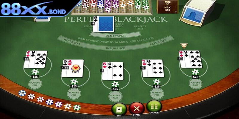 Bắt đầu ván người chơi và nhà cái được phát hai lá bài